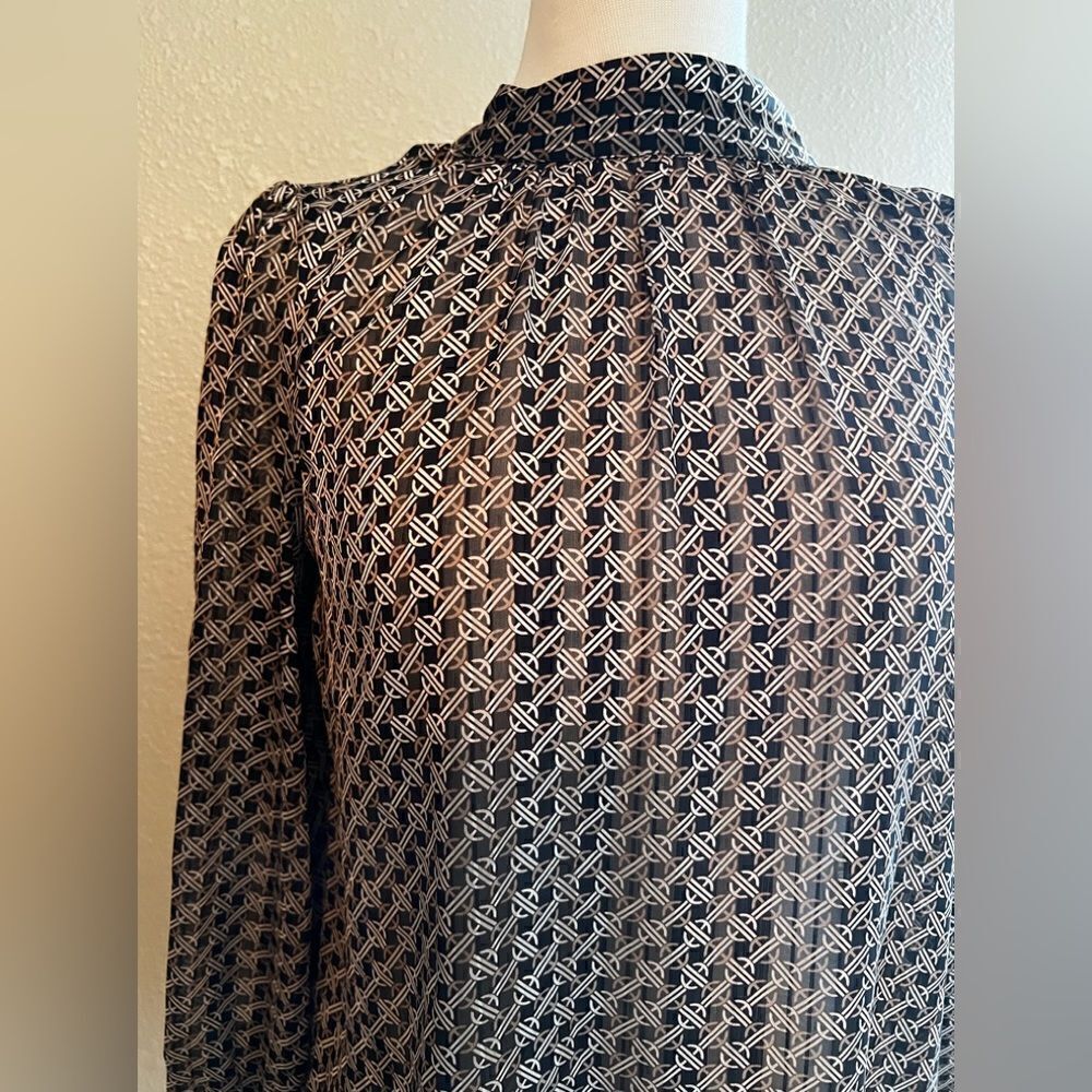 H&M semi sheer blouse NWOT - Picture 3 of 9
